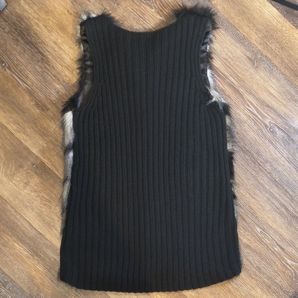 Bisou Bisou Faux Fur Vest Black and Gray - Picture 3 of 3